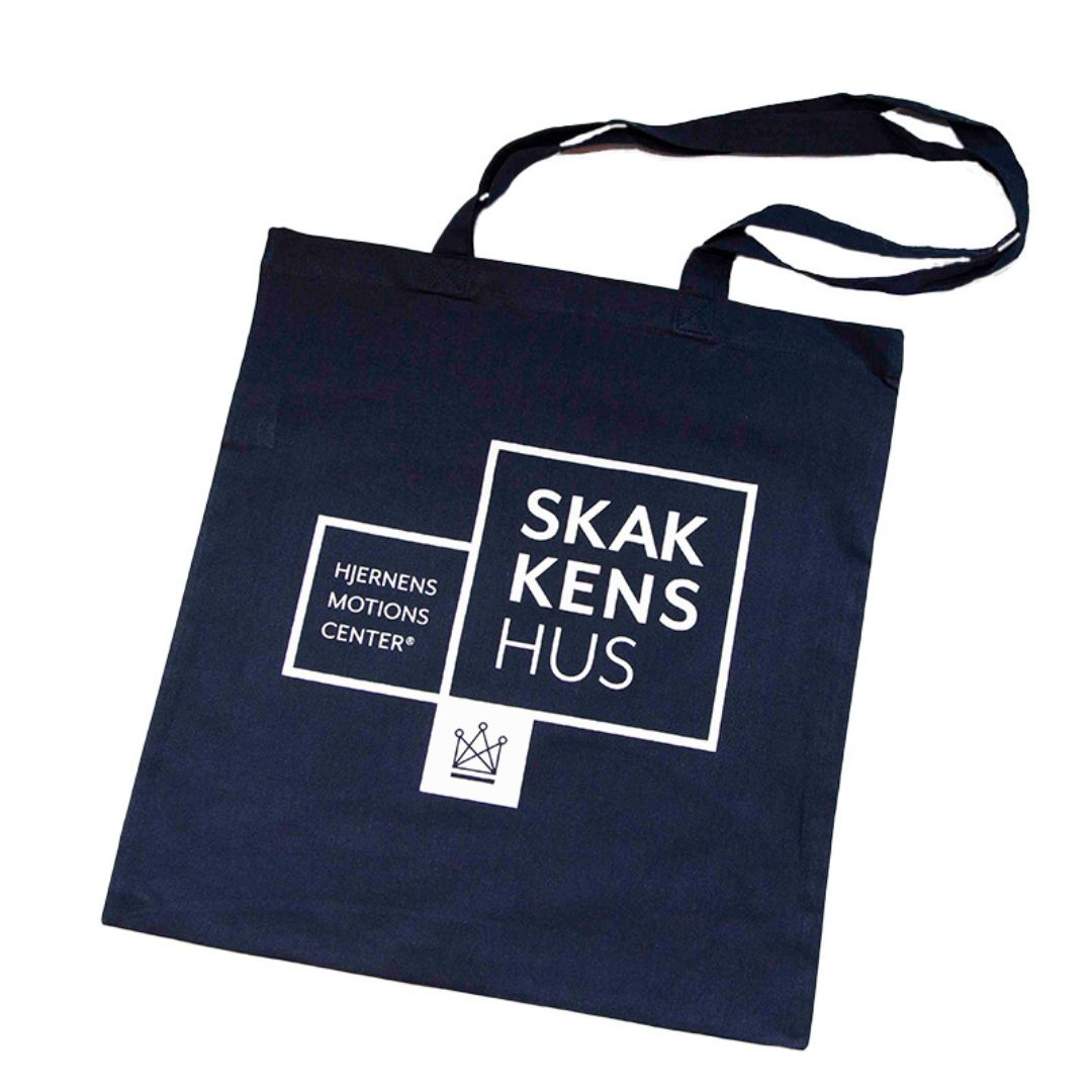 Mulepose i en mørkeblå farve med Skakkens hus - hjernens motionscenter og Dansk Skoleskaks logo påtrykt