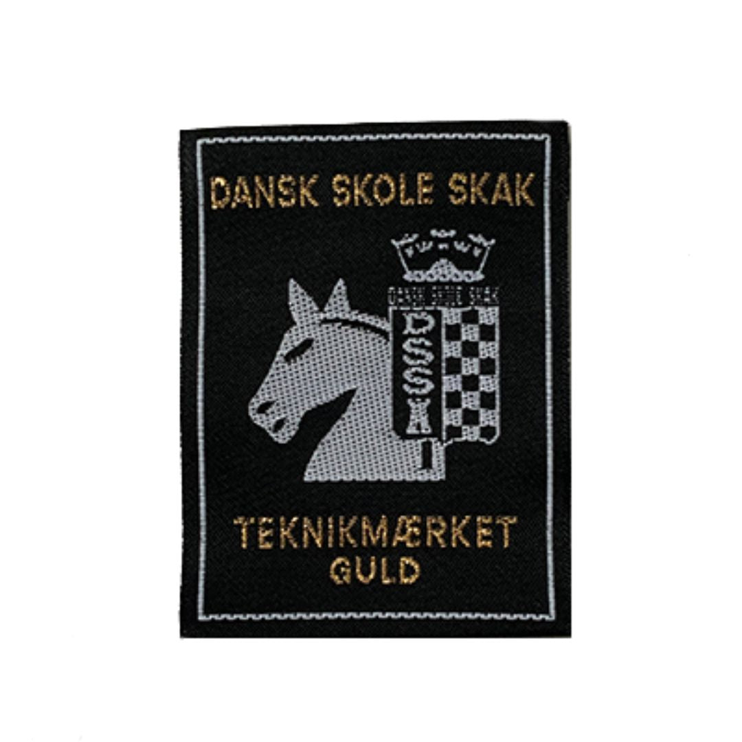 Dansk Skoleskak uddeler stofmærket for at have klaret teknikmærket guld-niveau med udmærkelse