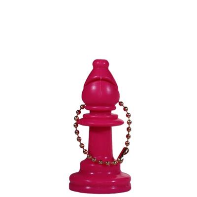 Pink nøglering af skakbrikken løberen der kan købes i skakshoppen - en del af dansk skoleskak