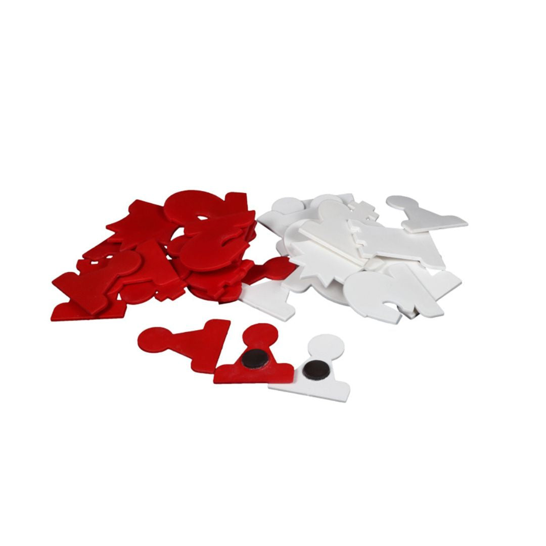 Plastik skakbrikker til et demobræt i rød og hvid med magnetisk påhæng bagpå