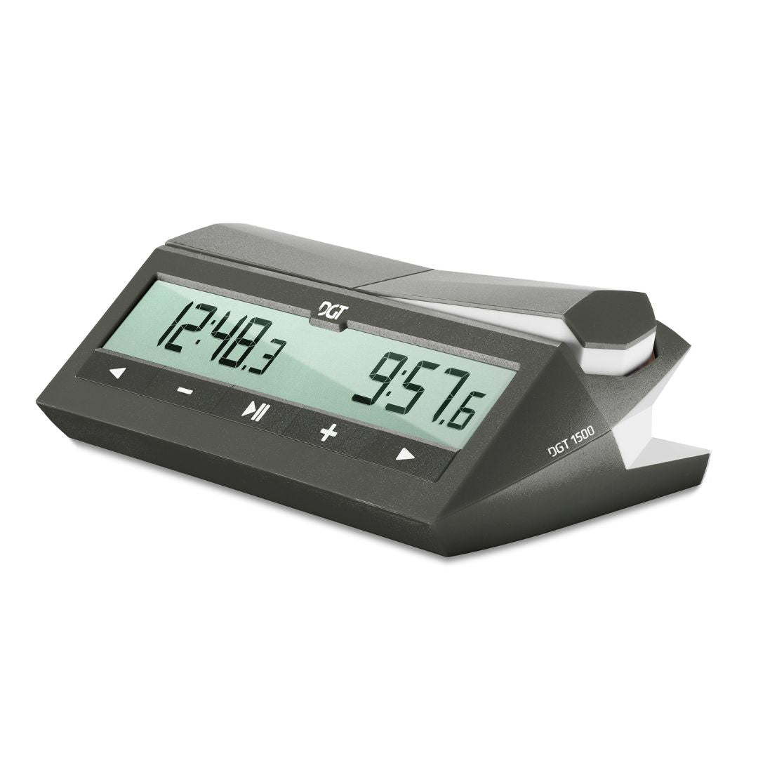 DGT1500 skakur i grå farve med vippe på toppen - et godt skakur til lynskak