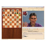 Skak stormester analyserer en stilling på dvd'en powerplay 3 pawn storm, hvor de sorte skakbrikker er under angreb