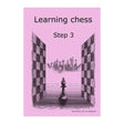 I det flotte lyserøde hæfte med titlen learning chess step 3 kan den viderekommende skakspiller øve sig i at sætte skakmat
