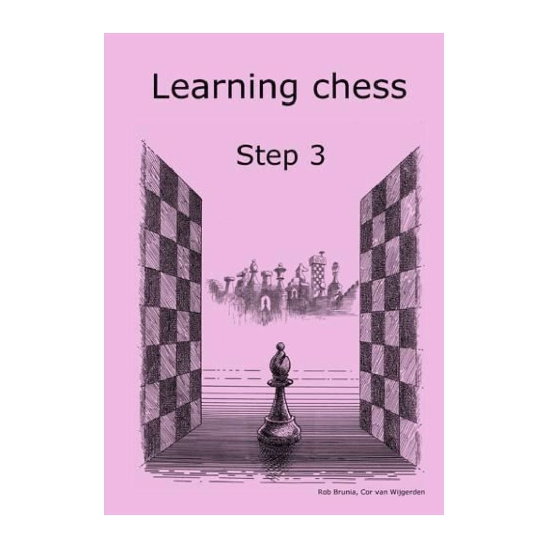 I det flotte lyserøde hæfte med titlen learning chess step 3 kan den viderekommende skakspiller øve sig i at sætte skakmat