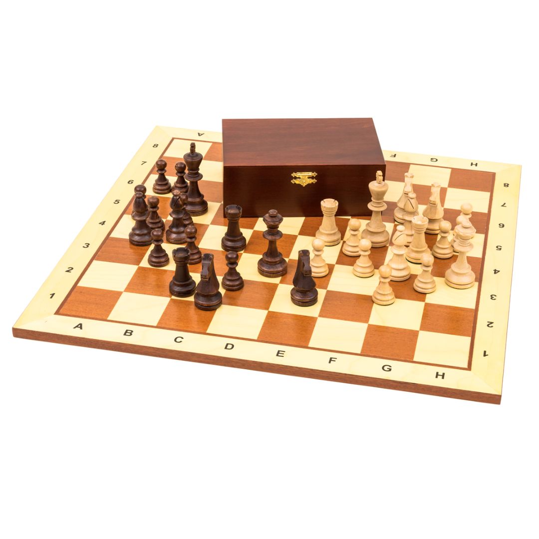 Skakspil i lyst træ med notation, vægtede skakbrikker og en trææske til opbevaring hørende til