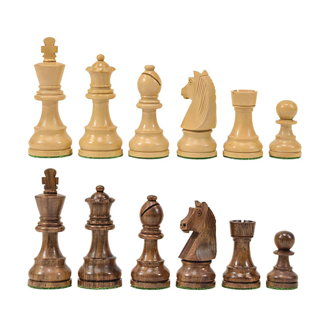 Håndlavede staunton skakbrikker med udstilling af samtlige skakbrikker og særligt fokus på udformningen af den klassiske tyske springer