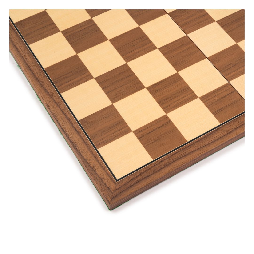 Hjørnet af et spansk skakbræt der kan klappes sammen og er produceret lidt uden for Barcelona