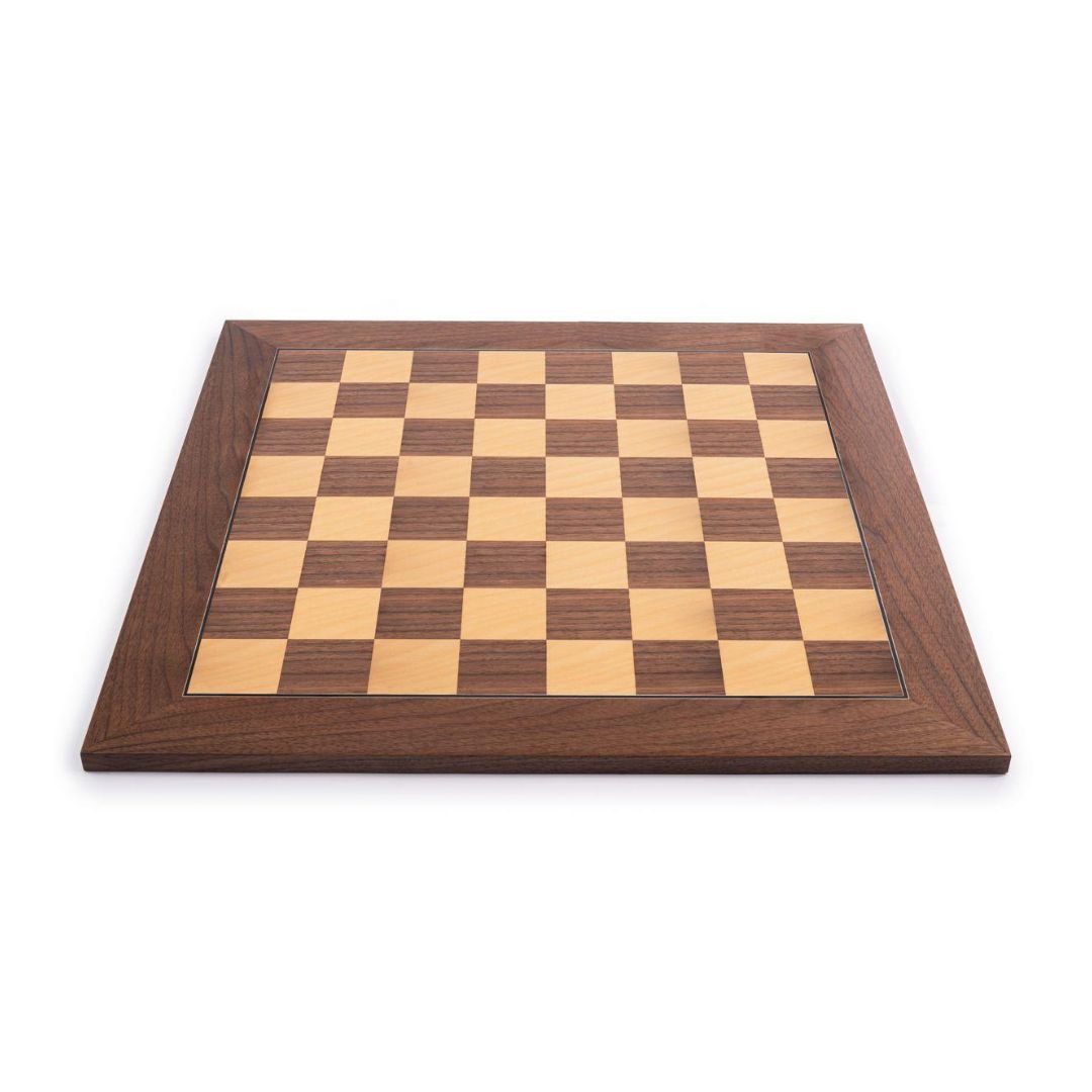Spansk håndlavet skakbræt i træ med flotte felter, der har træårene synligt for øjet set lige fra