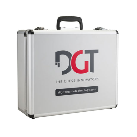 Opbevaring til skakure som er udviklet af DGT der laver skakure til skakorganet FIDE og deres turneringer. Kufferten er grå og DGT's logo er printet på