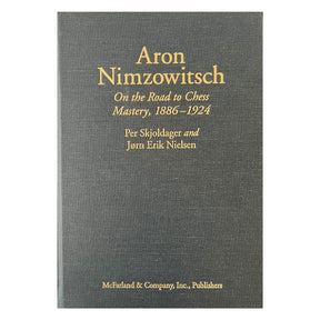 Forsiden af bogen - Aron Nimzowitsch - On the road to Chess Mastery, 1886-1924