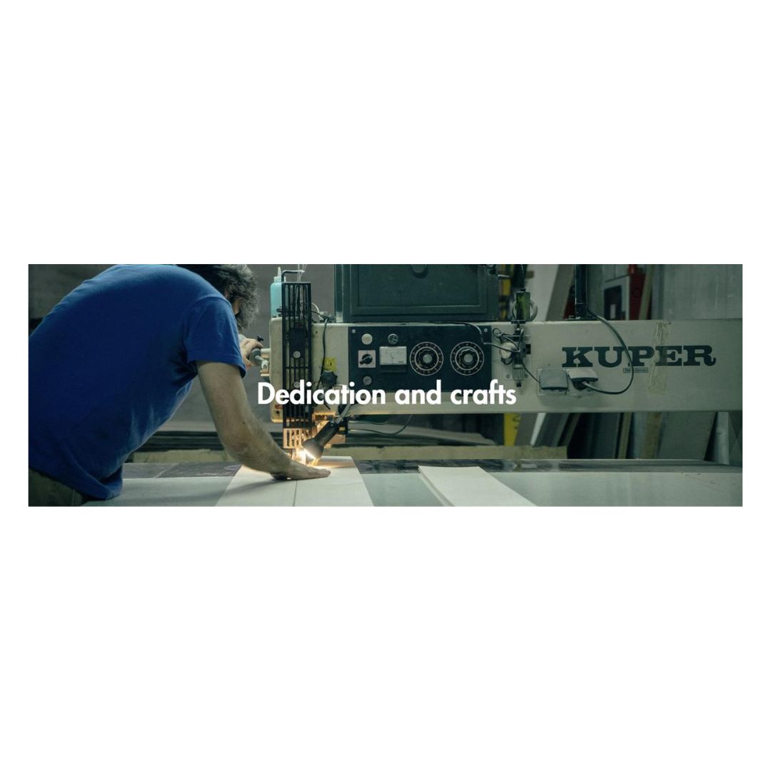 Sort luksus skakspil med smukt spansk bræt og fransk springer