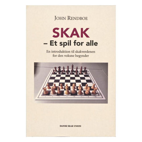 Forsiden af bogen 'Skak – Et spil for alle' af John Rendboe. Billedet viser et opstillet skakbræt med træbrikker set fra skrå vinkel på en hvid baggrund.